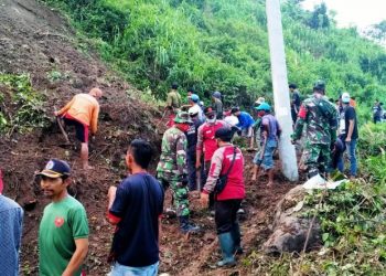 Relawan dan Pramuka SWK Berikan Bantuan untuk Bencana Longsor di Paguyangan