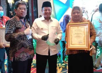 Si Belmi SMPN Unggulan Sindang Terima Penghargaan Top 32 Inovasi Jawa Barat
