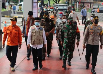 BUPATI CIREBON BERSAMA KAPOLRESTA CIREBON, DANDIM 0620/KAB. CIREBON, KETUA DPRD DAN SEKDA KABUPATEN CIREBON SISIR TIGA LOKASI KERAMAIAN