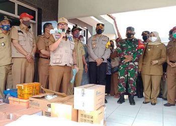 Bupati Cirebon Berikan Bantuan untuk Korban Angin Puting Beliung