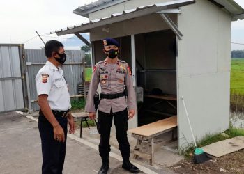 Brimob Jabar Laksanakan Patrialis Mandiri Secara Humanis Berikan Himbauan Antisipasi Gangguan Kamtibmas Kepada Security Proyek Kampus ITB