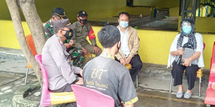 Camat Sumber : Kunci Utama Untuk Memutus Mata Rantai Penyebaran Virus Covid-19 Ialah Disiplin Menerapkan Protokol Kesehatan