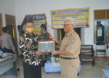 H.Ridwan Kamil, Beri Penghargaan Kuwu Wanantara Sebagai Pembina Karang Taruna Terbaik.