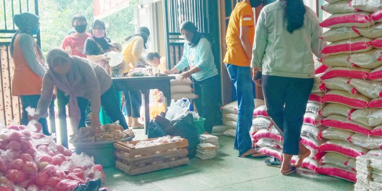 Hari ini Enam e-Warong di Kecamatan Susukanlebak Salurkan BSPS, Di Temukan Telur dan Buah Apel Busuk