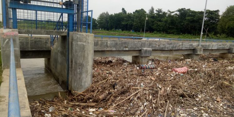 Bendungan Bojongsari Terjadi Penumpukan Sampah