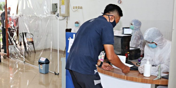 Cegah Penyebaran COVID-19, KAI Terapkan Syarat Naik KA Jarak Jauh Terbaru Dilengkapi Tes RT-PCR
