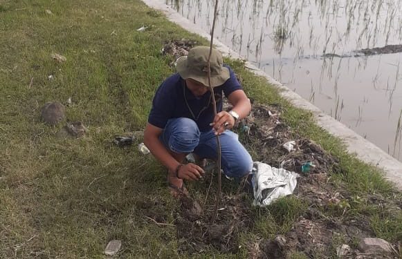SELAMATKAN LINGKUNGAN HIDUP, PEMDES DUKUH LAKSANAKAN PROGRAM PENANAMAN POHON