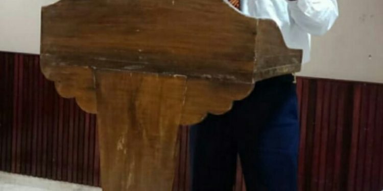 KEPALA PASAR JAMBLANG DISPERDAGIN KABUPATEN CIREBON MINTA PARA PEDAGANG DAN PENGUNJUNG TETAP TERAPKAN PROTOKOL KESEHATAN