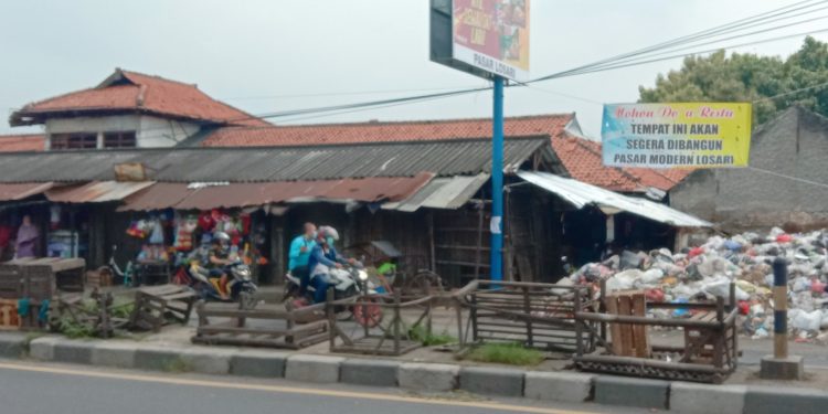 Jelang Relokasi, Pasar Desa Losari Kidul Mulai Benahi Sampah