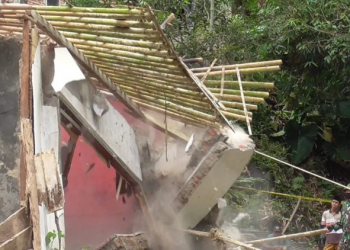 Jumlah  Rumah  Rusak  Tanah Bergerak  di Sirampog 25 Unit dan 5 Dirobohkan