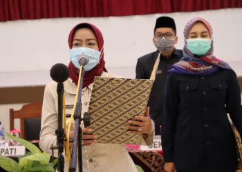 Kado Tahun Baru, Bupati Brebes Lantik Pejabat