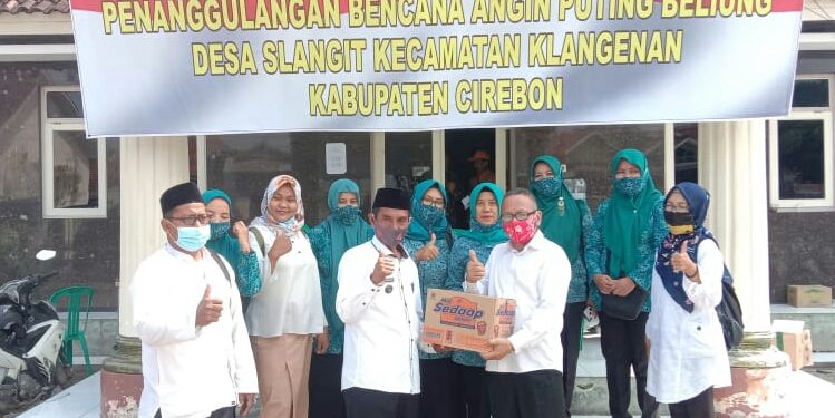 Kuwu Desa Sindangjawa Silaturahmi Ke Desa Slangit Dan Beri Bantuan Korban Bencana