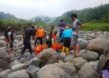 Sosok Mayat tidak Dikenal di Aliran Sungai Kali Pedes Tonjong