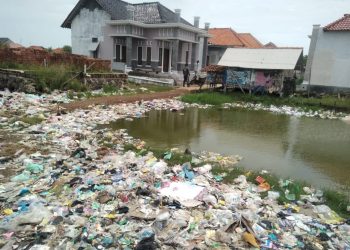 Tangani Persoalan Sampah, Pemdes Ambulu Manfaatkan Empang Tak Terpakai