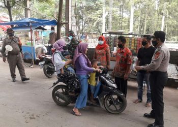 CEGAH PENULARAN COVID-19, KUWU ABDULLAH BERHARAP WARGA PATUHI PPKM SKALA MIKRO
