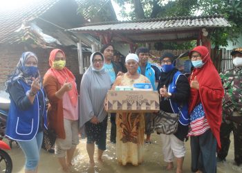 DPC IWAPI “Peduli “ Bagikan Bantuan Makan dan Masker