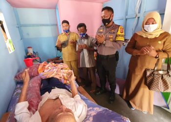 Kapolres Cirebon Kota Bantu Bedah Rumah Pria Lumpuh di Kabupaten Cirebon