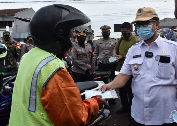 PPKM Jilid Dua 2021 Pemkab Cirebon Gencar Bagikan Ribuan Masker