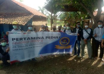 Masyarakat Terdampak Banjir Dan Anak Yatim Piatu Terima Bantuan Tunai Dari Pertamina RU VI Balongan