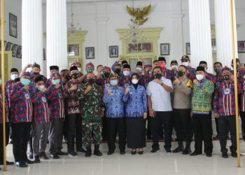 PENGUKUHAN PENGURUS FKKC, BUPATI CIREBON MINTA KUWU HARUS JADI GARDA TERDEPAN UNTUK TAMPIL SEBAGAI MOTIVATOR DAN INOVATOR KEMAJUAN DESA