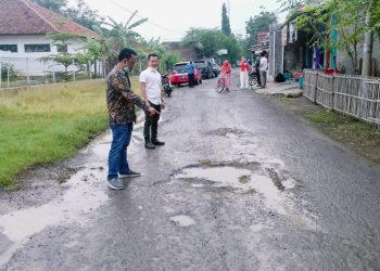 Jalan Bak Kubangan Kerbau, Dewan Dapil VI Bersama DPUPR Dan Dishub Tinjau Jalan Blender – Sumurkondang