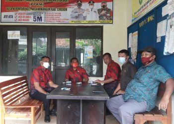 DIMASA PPKM SKALA MIKRO, KURANGI DAMPAK PENYEBARAN VIRUS COVID-19, SATGAS PENANGANAN COVID-19 DESA KEBON TURI LAKUKAN PENYEMPROTAN CAIRAN DISINFEKTAN