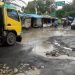 AKSES JALAN JENUN – CIWARINGIN BERADA PERSIS DEKAT PINTU MASUK UTAMA RS. ARJAWINANGUN RUSAK PARAH
