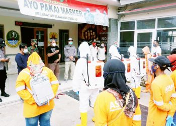 Hari ini, Pemdes Lebakmekar Bersama Team Astana Desa Kanci Kulon Gelar Penyemprotan Desinfektan