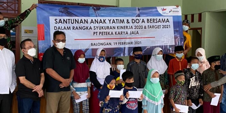 Lancarkan Pekerjaan Pengerukan, RU VI dan PT Peteka Karya Jala Gelar Syukuran dan Santuni Anak Yatim