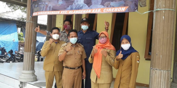 SATGAS PENANGANAN COVID-19 DESA DANAWINANGUN EDUKASI WARGA SOAL COVID-19