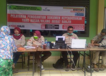 Peduli Korban Banjir, Disdukcapil Indramayu Ganti Adminduk Korban Banjir 