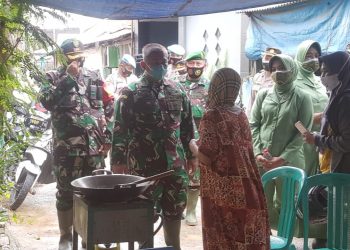 Korem 063/SGJ Kerahkan Personel Tangani Korban Banjir di Karawang