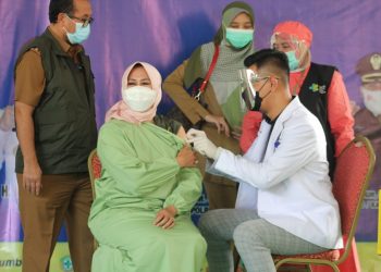 Pemkab Cirebon Laksanakan 7.203 Perdana Vaksinasi