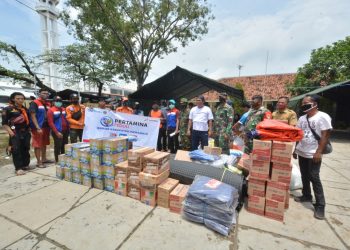 Pertamina RU VI Balongan Bantu Korban Banjir Indramayu
