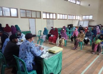 Ribuan KK Terdampak COVID-19 di Jatibarang Terima Dana BST Kemensos RI