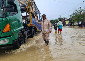 Sungai Cipanas Meluap, Jalur Pantura Lumpuh