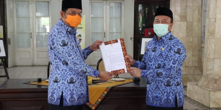 Taufik Hidayat Pamit, Rinto Waluyo Jabat Plh. Bupati Indramayu