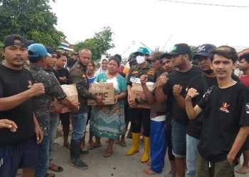 Serahkan Bantuan Logistik dan Kesehatan, DPC GRIB Indramayu Peduli Korban Banjir