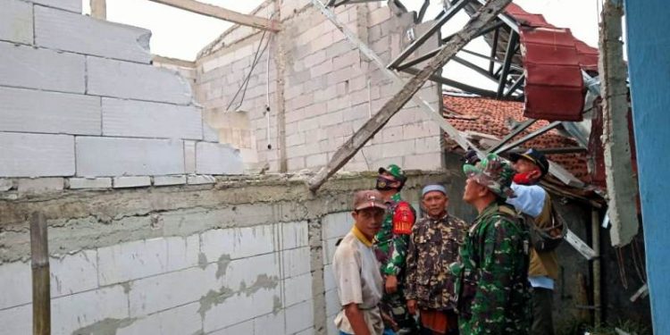 Beberapa Rumah di Plompong Sirampog Brebes Rusak Diterjang Angin Kencang