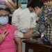 Bupati Cirebon Divaksin Bersama Charli Van Houten