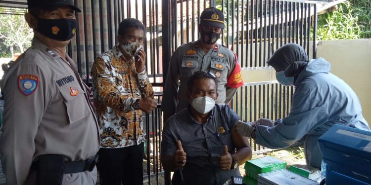 CAMAT DUKUPUNTANG MONITORING PROGRAM PELAKSANAAN VAKSINASI