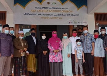 ANGGOTA DPR RI RESMIKAN PESANTREN MAHASISWA ABATI CIREBON