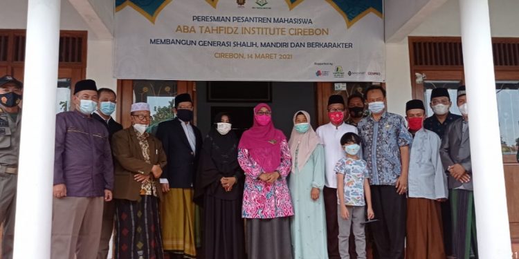 ANGGOTA DPR RI RESMIKAN PESANTREN MAHASISWA ABATI CIREBON