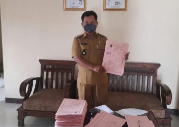DESA CISAAT LAKSANAKAN PROGRAM PTSL