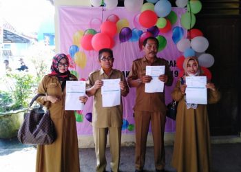 GURU DI LINGKUNGAN WILAYAH KECAMATAN ARJAWINANGUN DIVAKSINASI COVID-19