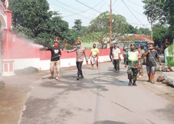 1 Meninggal Dunia dan 8 Positif Covid-19, Pemdes Sigong Lakukan Penyemprotan Lingkungan