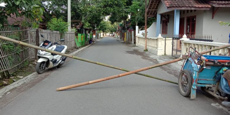Akses Keluar Masuk Desa Sigong di Lockdown Total !!