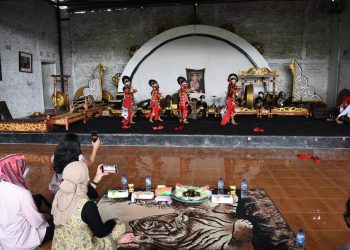 Bupati Nina Agustina Sosok Pecinta Kesenian Tari Topeng Indramayu