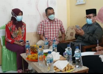 BUPATI CIREBON PANTAU VAKSINASI : PENTING VAKSINASI UNTUK WARTAWAN DAN PELAYAN PUBLIK