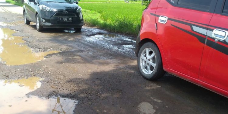 Dinas PUPR Kabupaten Indramayu Diminta Segera Perbaiki Jalan Rusak dan Berlubang